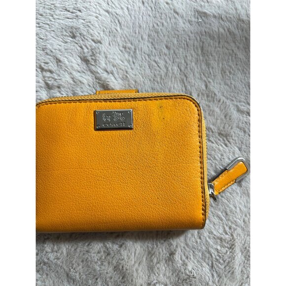 Coach Burnt Orange Leather Bi-Fold Wallet With Card Slots & ID Window - Picture 2 of 12